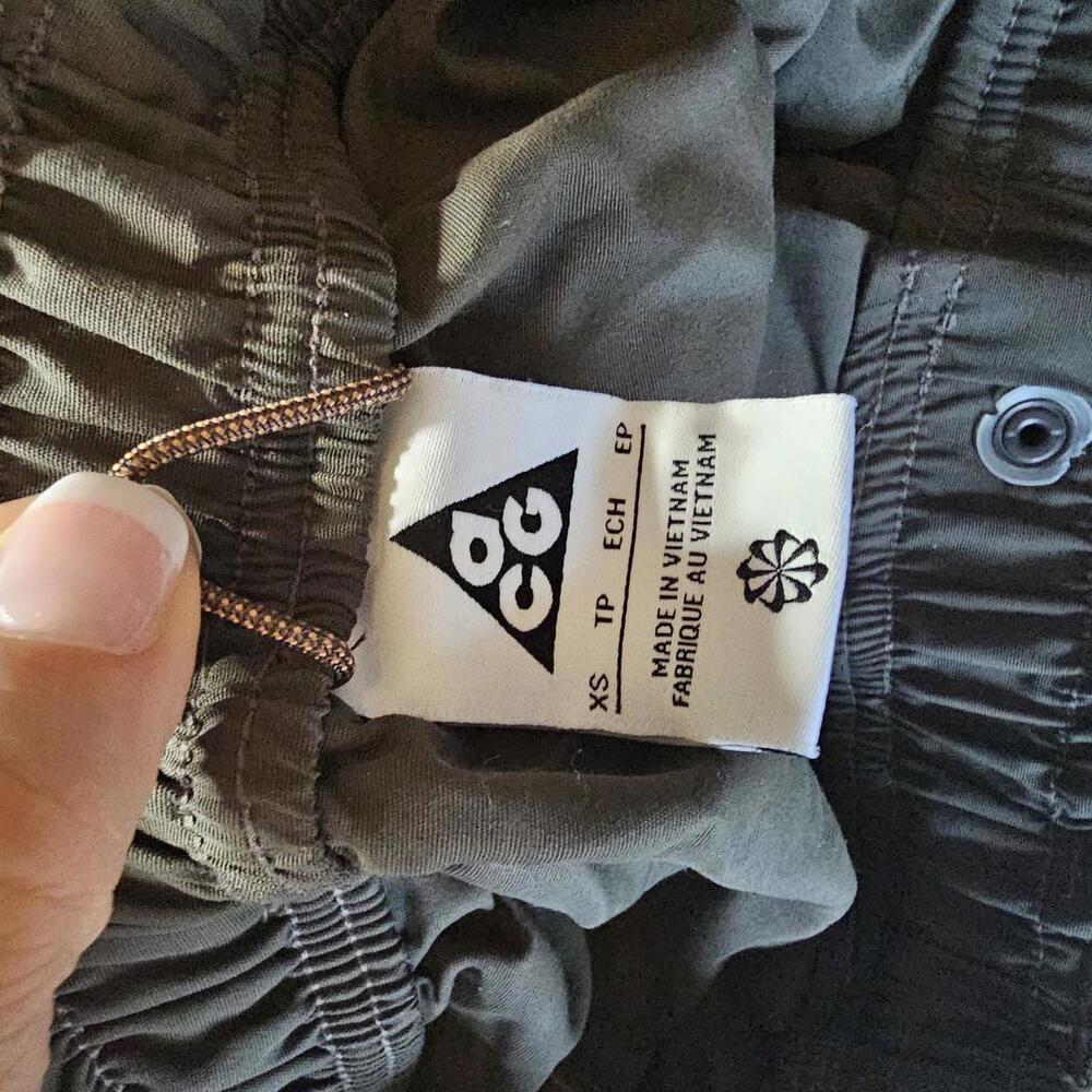 Nike ACG Men's Olive Green Cargo Shorts XS - Picture 2 of 8
